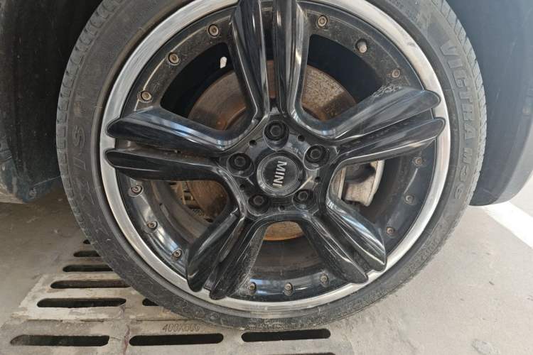 Used MINI Countryman 2015 1.6T COOPER S ALL4 Limited Edition for Tibet Expedition Right Front Wheel Hub