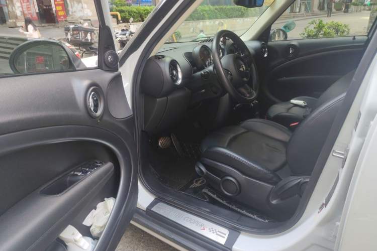 Used MINI Countryman 2015 1.6T COOPER S ALL4 Ultimate Midnight Edition Driver Seat
