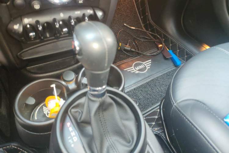 Used MINI Countryman 2015 1.6T COOPER S ALL4 Ultimate Midnight Edition Gear Lever
