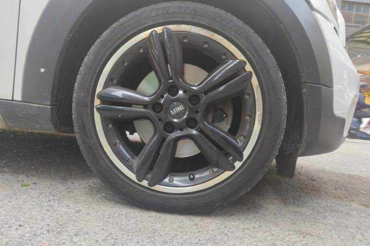 Used MINI Countryman 2015 1.6T COOPER S ALL4 Ultimate Midnight Edition Right Front Wheel Hub