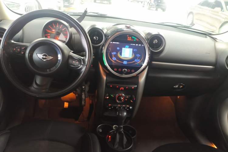 Used MINI Countryman 2016 1.6T COOPER ALL4 Fun Equipment Enthusiast Center Console