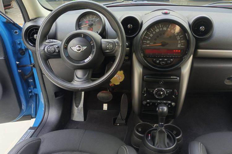Used MINI Countryman 2016 1.6T COOPER ALL4 Fun Equipment Enthusiast Interior 2
