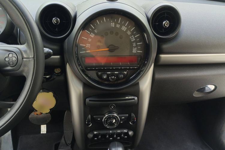 Used MINI Countryman 2016 1.6T COOPER ALL4 Fun Equipment Enthusiast Interior 3