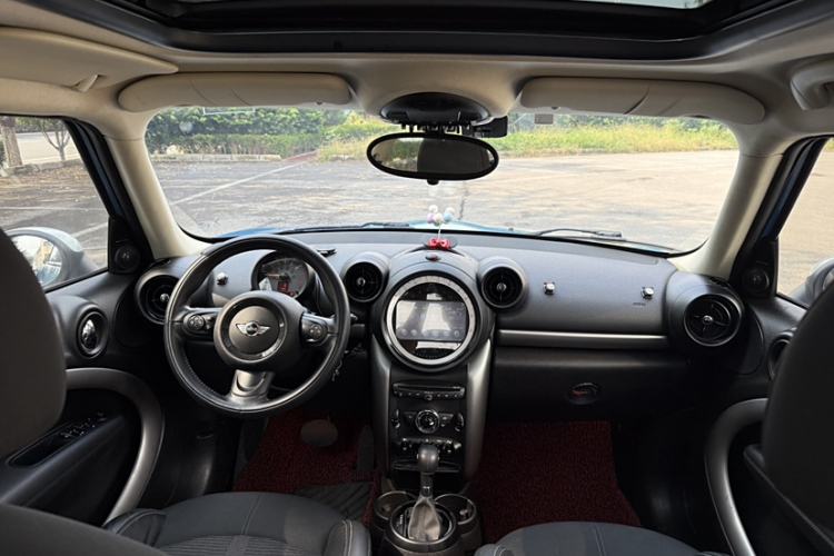 Used MINI Countryman 2016 1.6T COOPER ALL4 Fun Equipment Enthusiast Interior 3