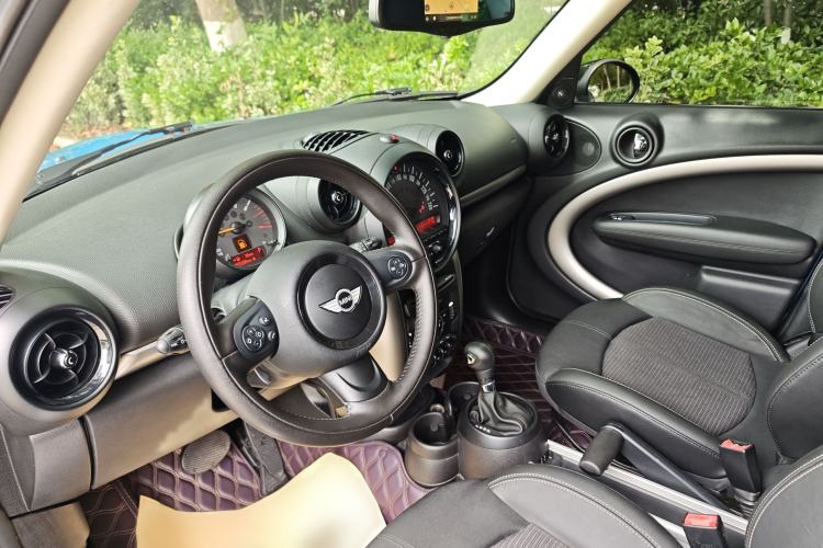 Used MINI Countryman 2016 1.6T COOPER ALL4 Fun Equipment Enthusiast Interior 3