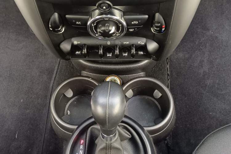 Used MINI Countryman 2016 1.6T COOPER ALL4 Fun Equipment Enthusiast Interior 4