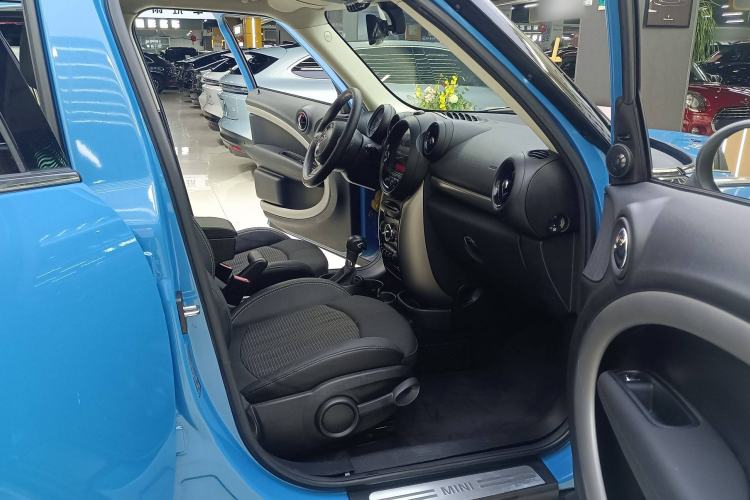 Used MINI Countryman 2016 1.6T COOPER ALL4 Fun Equipment Enthusiast Interior 8