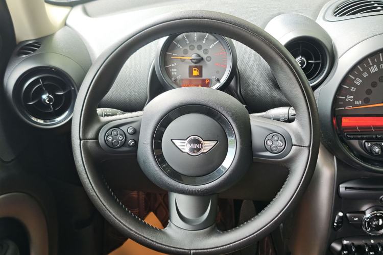 Used MINI Countryman 2016 1.6T COOPER ALL4 Fun Equipment Enthusiast Interior 8