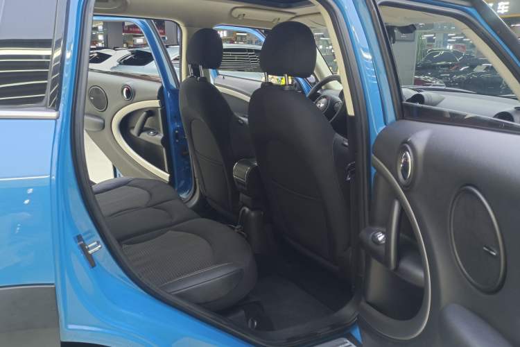Used MINI Countryman 2016 1.6T COOPER ALL4 Fun Equipment Enthusiast Interior 9