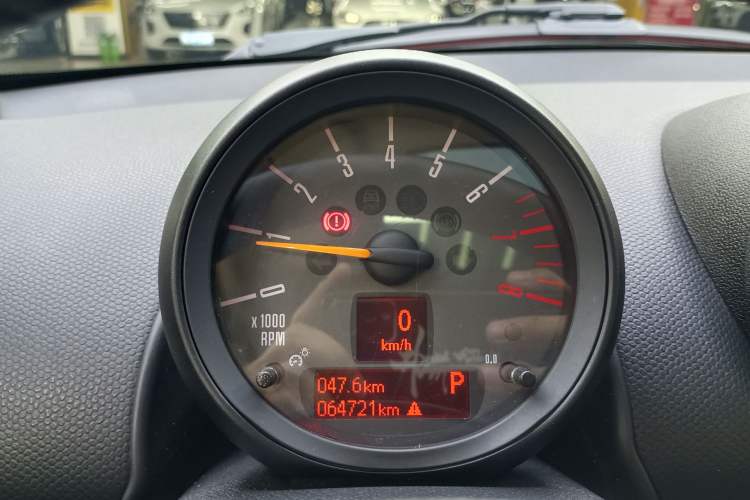 Used MINI Countryman 2016 1.6T COOPER ALL4 Fun Equipment Enthusiast Odometer Close Up