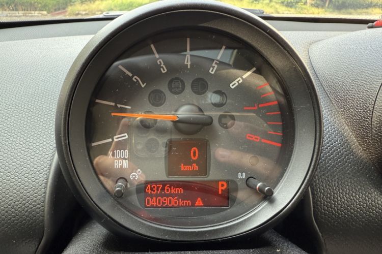 Used MINI Countryman 2016 1.6T COOPER ALL4 Fun Equipment Enthusiast Odometer Close Up