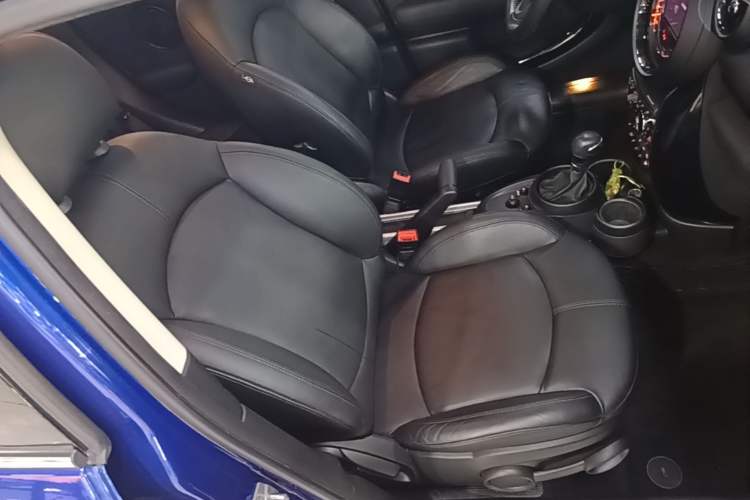Used MINI Countryman 2016 1.6T COOPER ALL4 Excitement Edition Enthusiast Right Front Seat