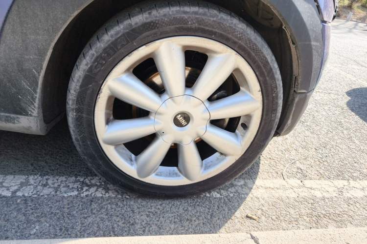 Used MINI Countryman 2016 1.6T COOPER ALL4 Excitement Edition Enthusiast Right Front Wheel Hub
