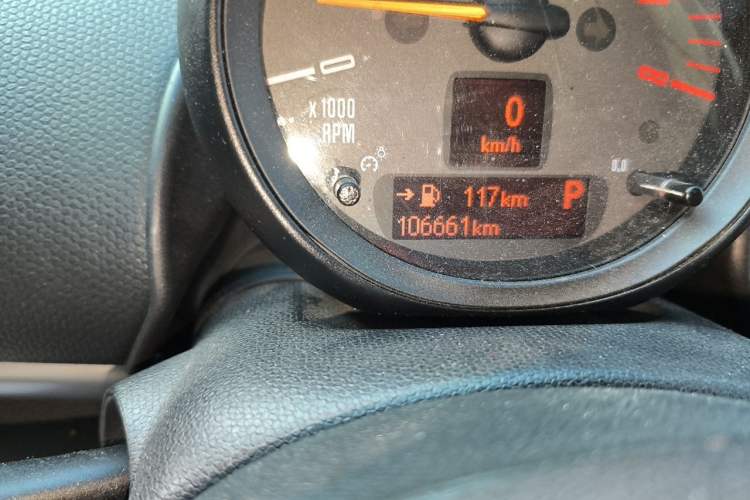 Used MINI Countryman 2016 1.6T COOPER ALL4 Fun Equipment Enthusiast Odometer Close Up