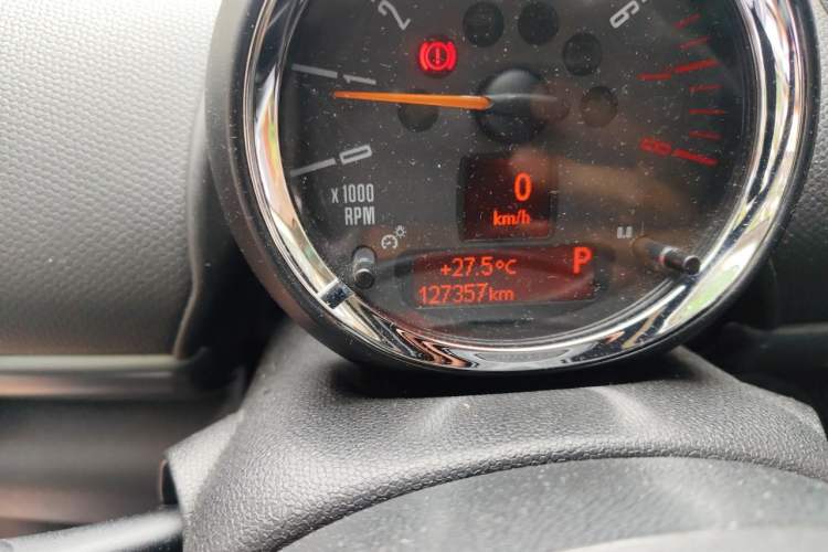 Used MINI Countryman 2016 1.6T COOPER S ALL4 Gear Enthusiast Odometer Close Up