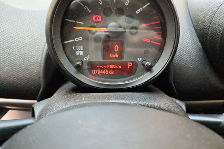 Used MINI Countryman 2016 1.6T COOPER ALL4 Fun Equipment Enthusiast Odometer Close Up