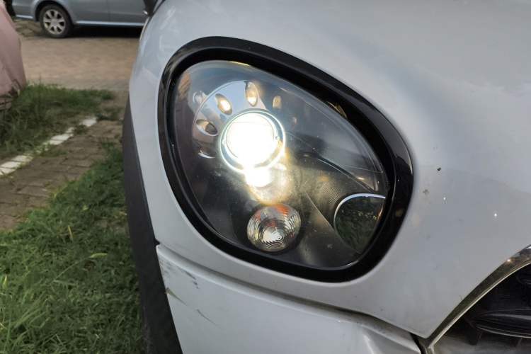Used MINI Countryman 2016 1.6T COOPER ALL4 Fun Equipment Enthusiast Right Front Headlight