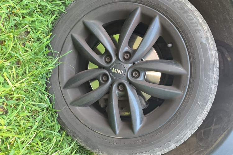 Used MINI Countryman 2016 1.6T COOPER ALL4 Fun Equipment Enthusiast Right Front Wheel Hub
