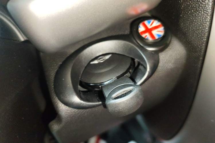 Used MINI Countryman 2016 1.6T COOPER ALL4 Fun Equipment Enthusiast Vehicle Key