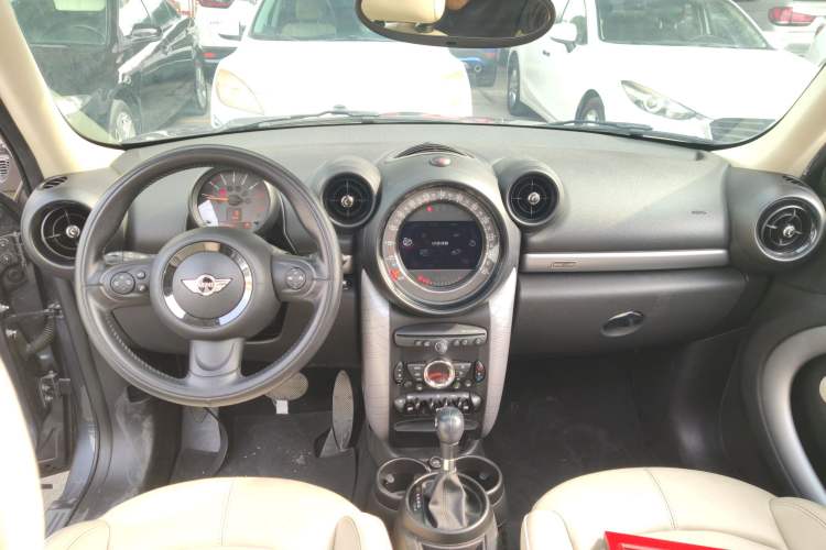 Used MINI Countryman 2016 1.6T COOPER ALL4 Park Lane Center Console