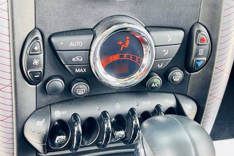 Used MINI Countryman 2016 1.6T COOPER ALL4 Park Lane Interior 4
