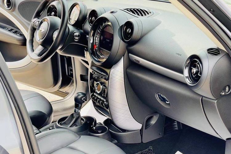Used MINI Countryman 2016 1.6T COOPER ALL4 Park Lane Interior 6