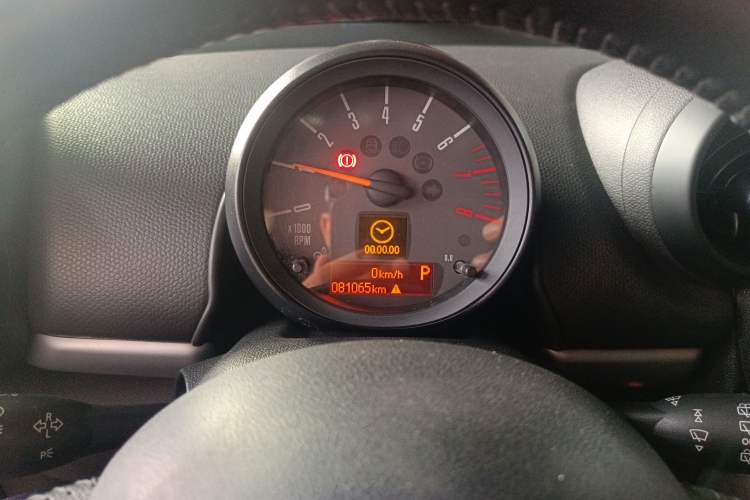 Used MINI Countryman 2016 1.6T COOPER ALL4 Park Lane Odometer Close Up