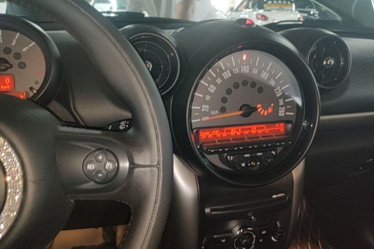 Used MINI Countryman 2016 1.6T COOPER ALL4 Fun Equipment Enthusiast Center Console