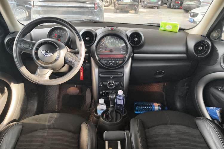 Used MINI Countryman 2016 1.6T COOPER ALL4 Fun Equipment Enthusiast Center Console