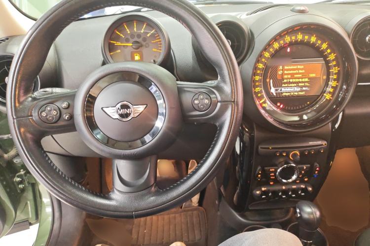 Used MINI Countryman 2016 1.6T COOPER ALL4 Fun Equipment Enthusiast Center Console