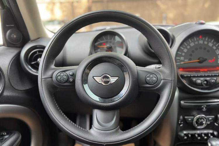 Used MINI Countryman 2016 1.6T COOPER ALL4 Fun Equipment Enthusiast Interior 2