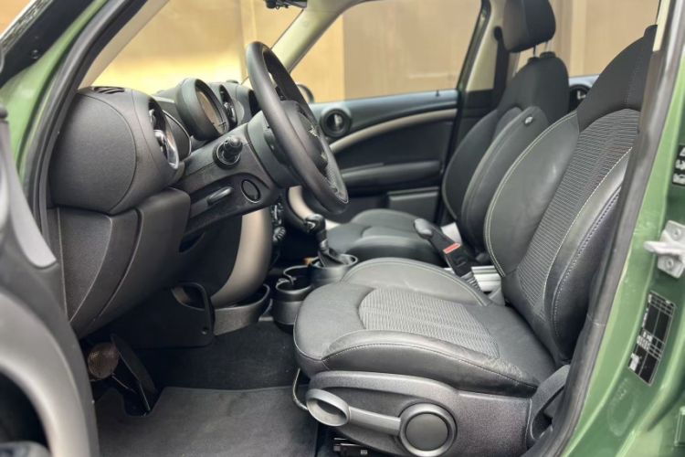 Used MINI Countryman 2016 1.6T COOPER ALL4 Fun Equipment Enthusiast Interior 3