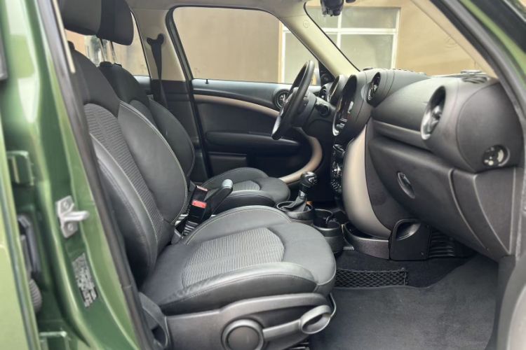 Used MINI Countryman 2016 1.6T COOPER ALL4 Fun Equipment Enthusiast Interior 7
