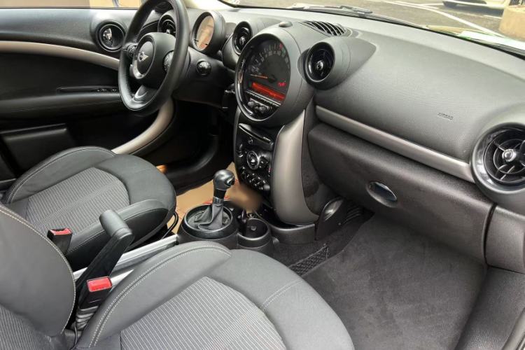 Used MINI Countryman 2016 1.6T COOPER ALL4 Fun Equipment Enthusiast Interior 8