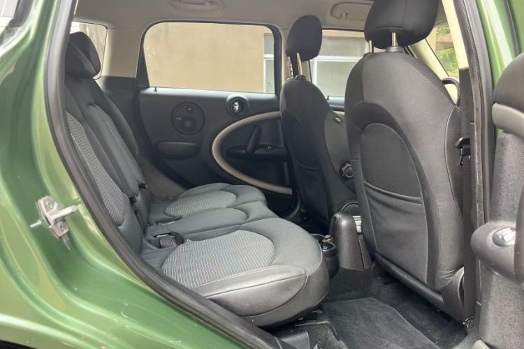 Used MINI Countryman 2016 1.6T COOPER ALL4 Fun Equipment Enthusiast Interior 9