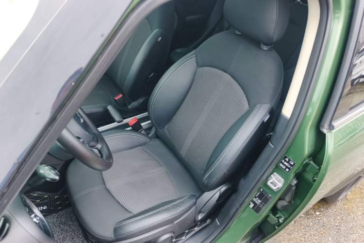 Used MINI Countryman 2016 1.6T COOPER ALL4 Fun Equipment Enthusiast Left Front Seat