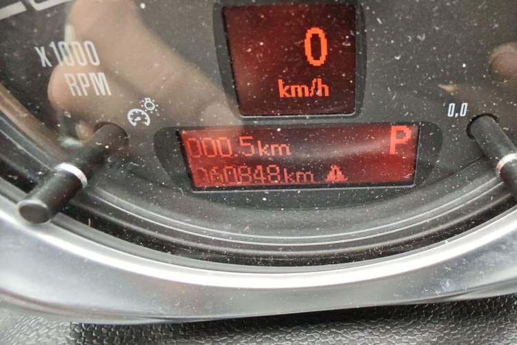 Used MINI Countryman 2016 1.6T COOPER ALL4 Fun Equipment Enthusiast Odometer Close Up