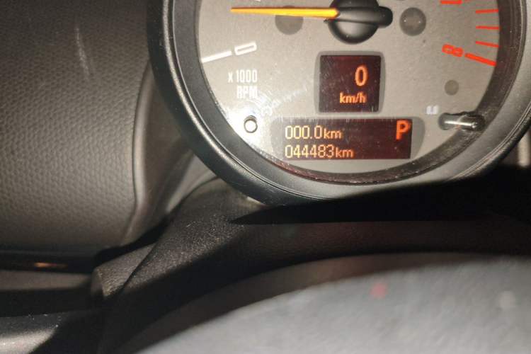 Used MINI Countryman 2016 1.6T COOPER ALL4 Excitement Edition Enthusiast Odometer Close Up