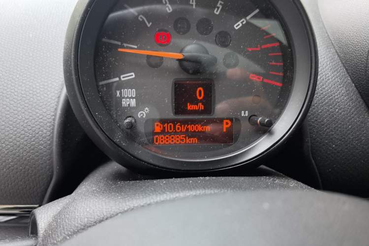 Used MINI Countryman 2016 1.6T COOPER ALL4 Fun Equipment Enthusiast Odometer Close Up