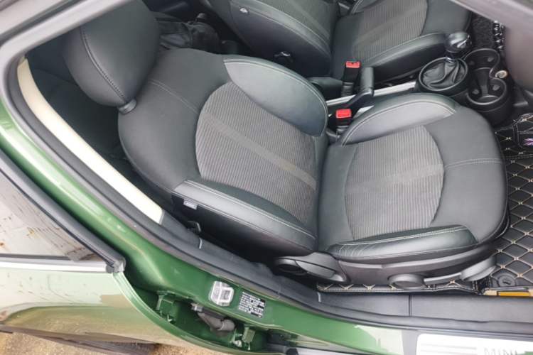 Used MINI Countryman 2016 1.6T COOPER ALL4 Fun Equipment Enthusiast Right Front Seat