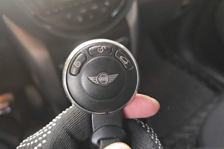 Used MINI Countryman 2016 1.6T COOPER ALL4 Fun Equipment Enthusiast Vehicle Key