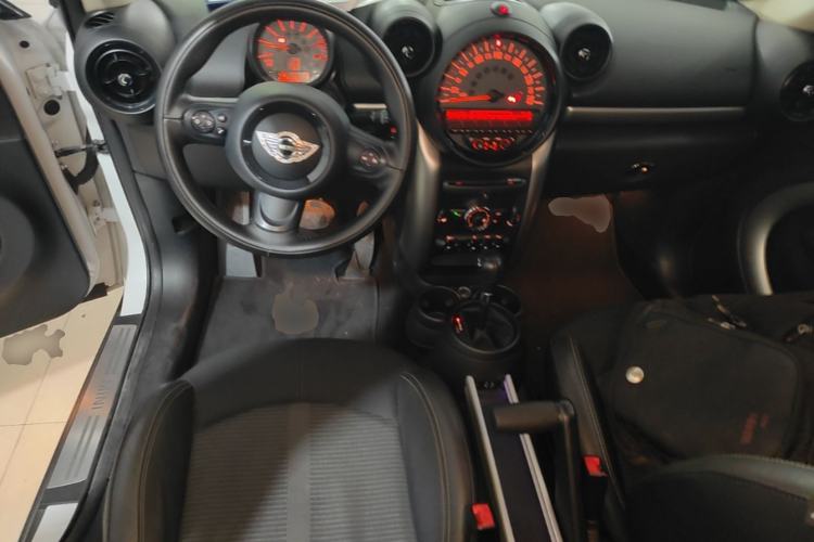 Used MINI Countryman 2016 1.6T COOPER ALL4 Fun Equipment Enthusiast Center Console