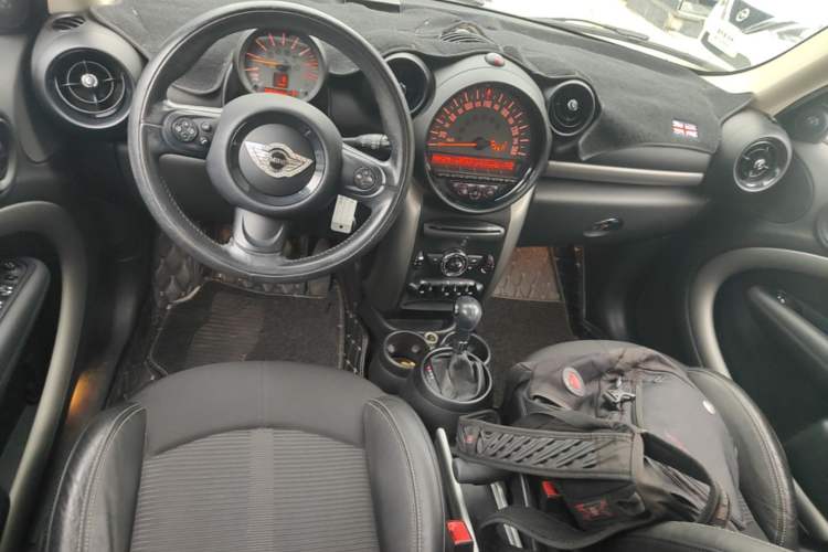 Used MINI Countryman 2016 1.6T COOPER ALL4 Fun Equipment Enthusiast Center Console