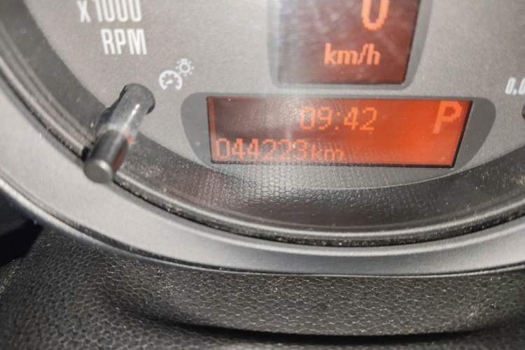 Used MINI Countryman 2016 1.6T COOPER ALL4 Fun Equipment Enthusiast Odometer Close Up
