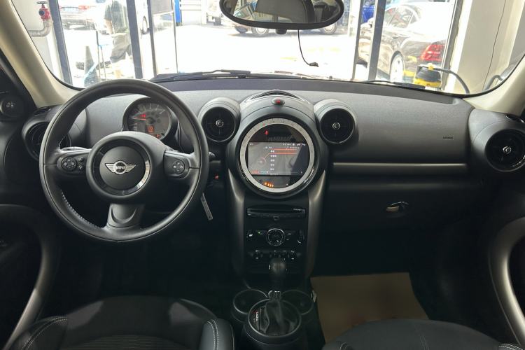 Used MINI Countryman 2016 1.6T COOPER ALL4 Fun Equipment Enthusiast Center Console