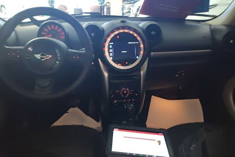 Used MINI Countryman 2016 1.6T COOPER ALL4 Fun Equipment Enthusiast Center Console