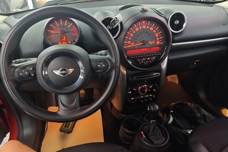Used MINI Countryman 2016 1.6T COOPER ALL4 Fun Equipment Enthusiast Center Console