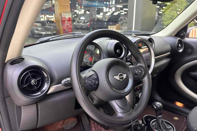 Used MINI Countryman 2016 1.6T COOPER ALL4 Fun Equipment Enthusiast Interior 2