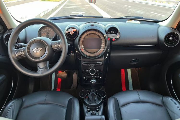 Used MINI Countryman 2016 1.6T COOPER ALL4 Excitement Edition Enthusiast Interior 3