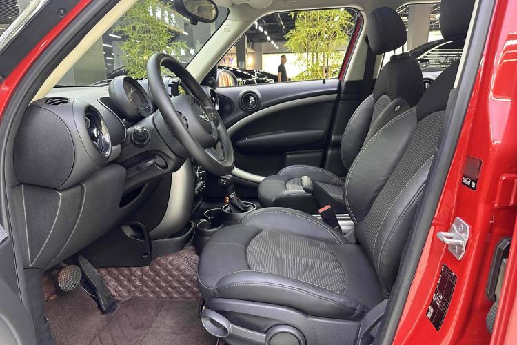 Used MINI Countryman 2016 1.6T COOPER ALL4 Fun Equipment Enthusiast Interior 4